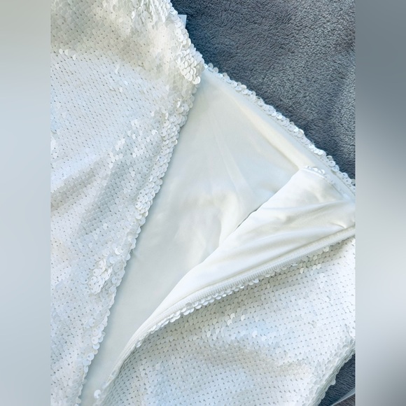 Akira Women's White Asymmetrical Long Sleeves Sequin Midi Dress Size S - Picture 4 of 5